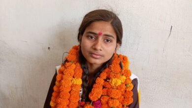 सोशल-मीडिया-से-दूरी-और-8-9-घंटे-की-पढ़ाई,-यूपी-बोर्ड-की-टॉपर-महक-जायसवाल-ने-इन्हें-दिया-क्रेडिट