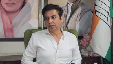 bjp-की-‘ट्रिपल-इंजन’-सरकार-पर-कांग्रेस-का-तंज,-देवेंद्र-यादव-बोले-‘नेता-सुरक्षित-नहीं-तो…’