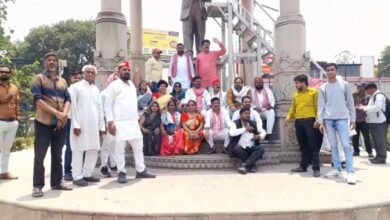 वाराणसी-में-करणी-सेना-के-खिलाफ-सपा-का-प्रदर्शन,-यूपी-में-राष्ट्रपति-शासन-लगाने-की-मांग
