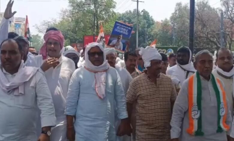 जाति-जनगणना-पर-वाराणसी-में-कांग्रेस-पार्टी-ने-निकाली-आभार-यात्रा,-अजय-राय-बोले-हारेगी-बीजेपी