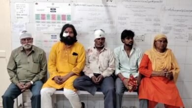 मुरादाबाद:-दूल्हे-के-साथ-जूता-पहनकर-मंदिर-में-घुसा-कैमरामैन,-मना-करने-पर-पुजारी-को-पीटा,-केस-दर्ज