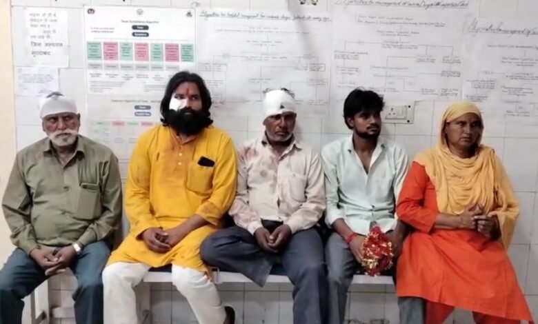 मुरादाबाद:-दूल्हे-के-साथ-जूता-पहनकर-मंदिर-में-घुसा-कैमरामैन,-मना-करने-पर-पुजारी-को-पीटा,-केस-दर्ज