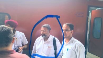 फर्जी-drm-बनकर-फर्स्ट-क्लास-में-सफर-कर-रहा-शख्स-गिरफ्तार,-4170-रुपये-का-जुर्माना-भी-लगा