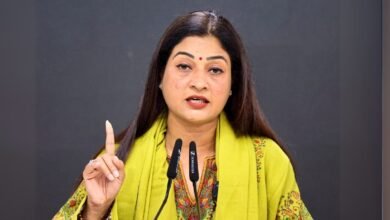 congress:-कांग्रेस-की-अल्का-लांबा-ने-की-मांग,-‘पाकिस्तान-को-जवाब-देने-के-लिए-पीएम-मोदी-को.’